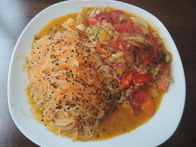 Buntes Curry - Gemüse an Reisnudeln - Rezept - Bild Nr. 2