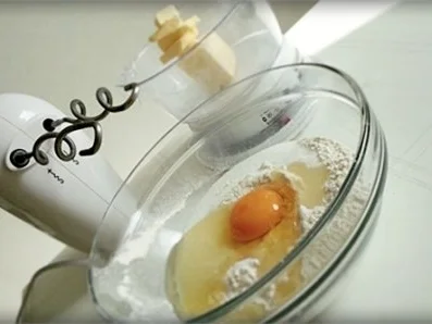 Tarte-Tonkabohnen mit „Pfau“ geschmückt - Rezept - Bild Nr. 5