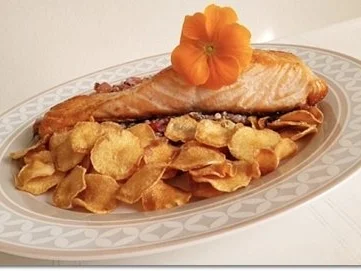 Gebratenes Lachsfilet  mit Quinoa-Salat und Topinambur Chips - Rezept - Bild Nr. 3