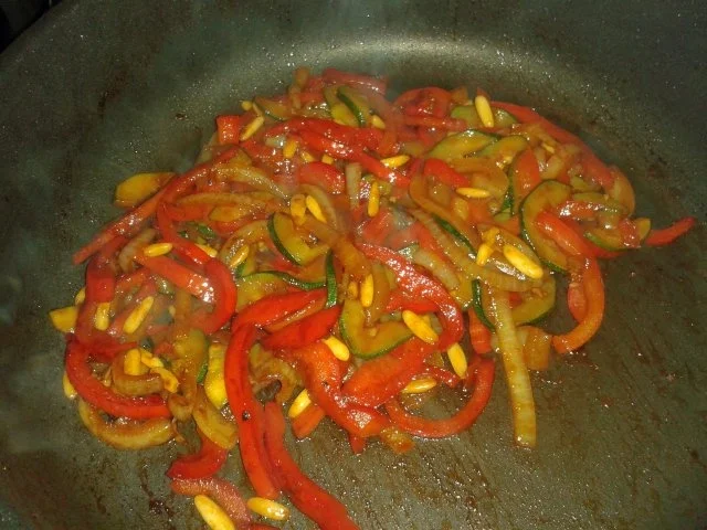 Rezept: Schweinefilet mit Gnocchi in mediterraner Kräutersauce und Gemüse Bild Nr. 2 Schweinefilet mit Gnocchi in mediterraner Kräutersauce und Gemüse - Rezept - Bild Nr. 2