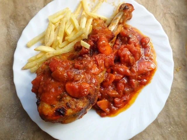 Rezept: Geflügel, Pute: Unterkeule von der Pute mit pikanter Tomatensuga und Pommes fritis Geflügel, Pute: Unterkeule von der Pute mit pikanter Tomatensuga und Pommes fritis - Rezept