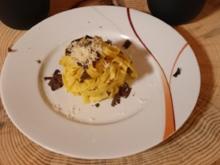 Selbstgemachte Pasta an Trüffelbutter mit frischem Parmesan - Rezept