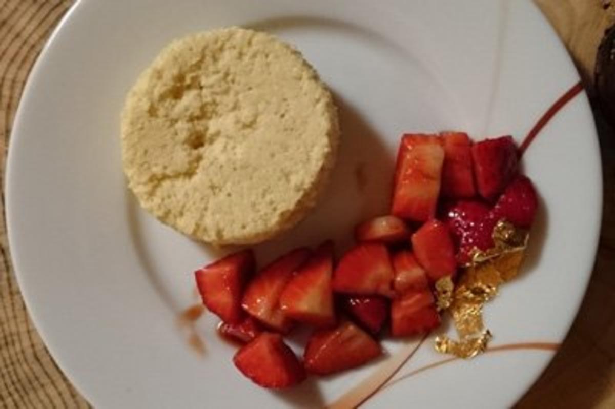 Bilder für Grießflammeri an Balsamico Erdbeeren - Rezept