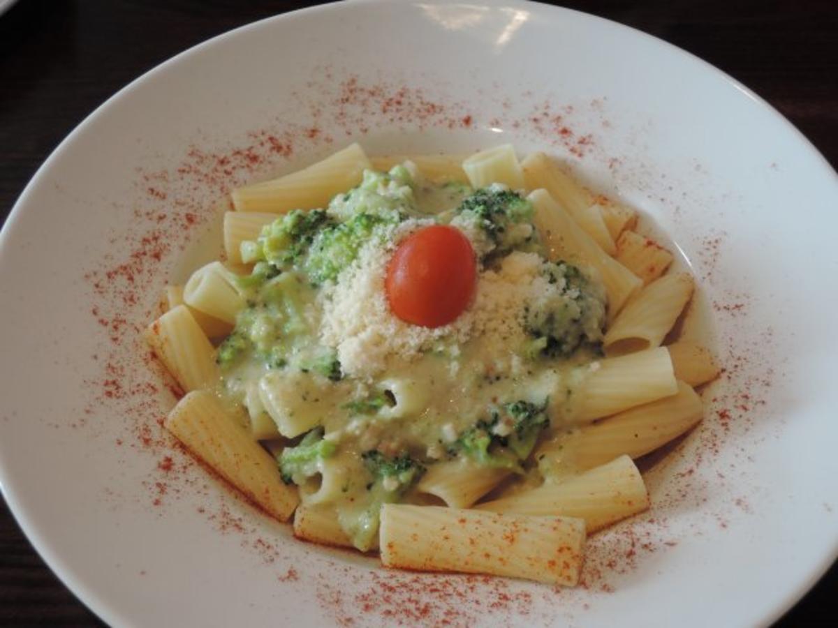Bilder für Broccoli - Mandel - Sauce über Pasta - Rezept