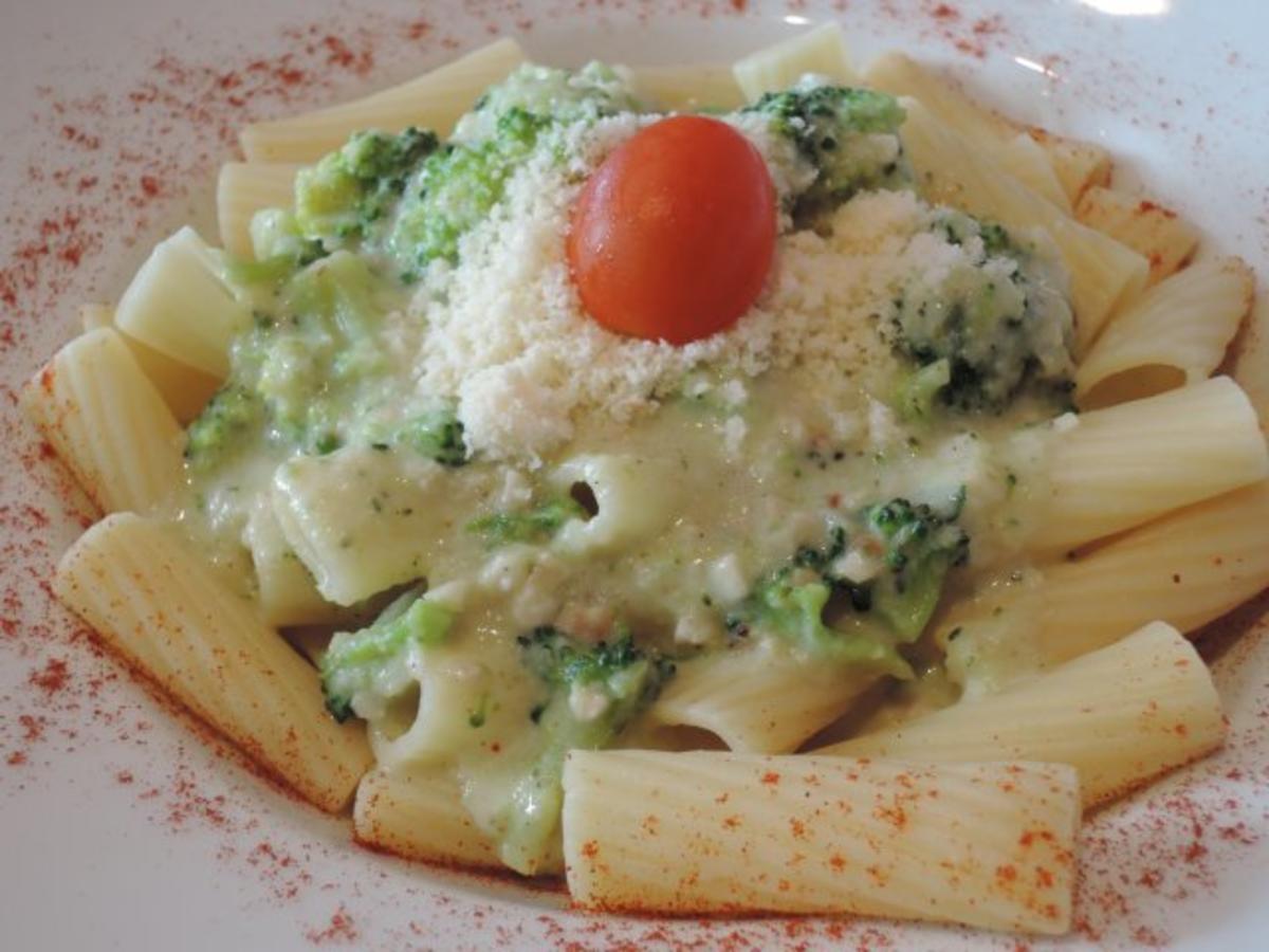 Broccoli - Mandel - Sauce über Pasta - Rezept - Bild Nr. 2
