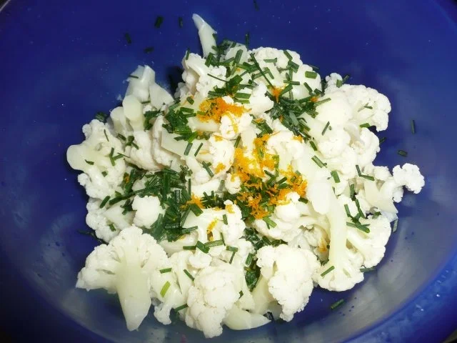 Majoran Kartoffeln, mit Grillwurst und Blumenkohlsalat. - Rezept - Bild Nr. 2