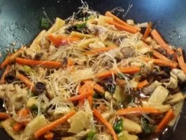 Bami Goreng mit Glasnudeln - Rezept - Bild Nr. 4