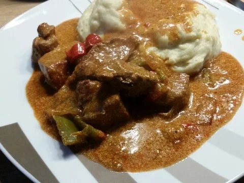 Ungarisches Gulasch aus dem Römertopf - Rezept - Bild Nr. 2