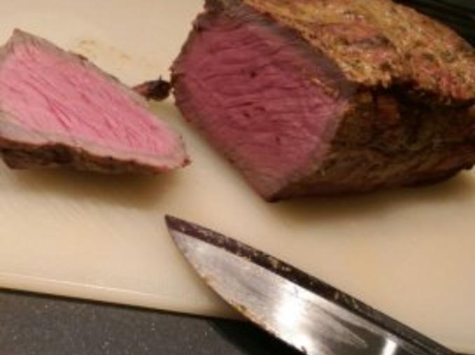 Roastbeef vom Grill mit Bandnudeln in WeißweinSahneSauce Rezept