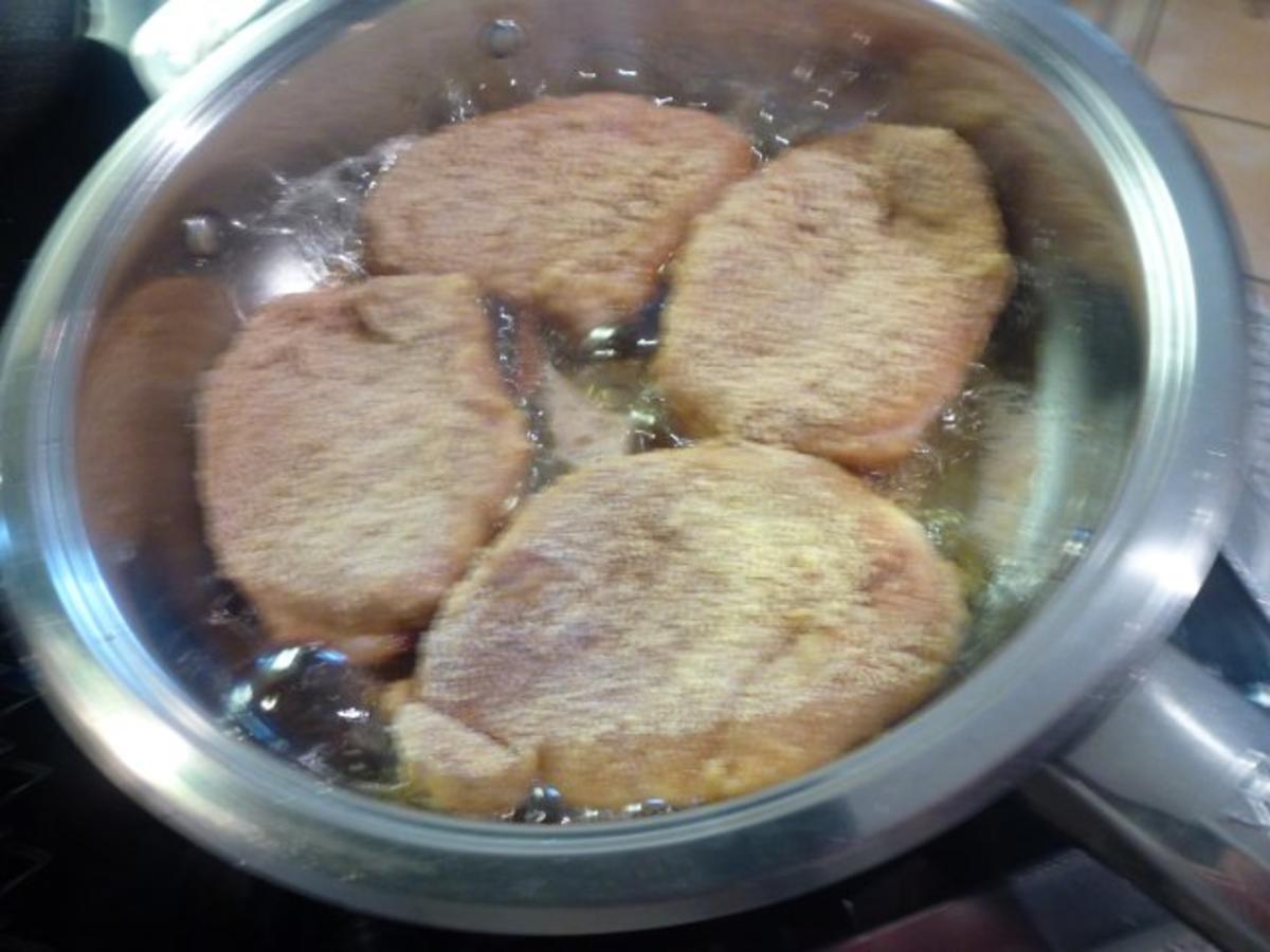 Würzige panierte Schweinesteaks mit Pommes - einfach - von Test00