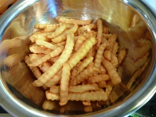 Würzige panierte Schweinesteaks mit Pommes - Rezept - Bild Nr. 7