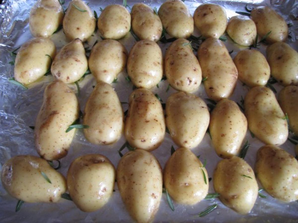 Rosmarinkartoffeln mit Quark, Zuccini und Lachs - Rezept - Bild Nr. 2