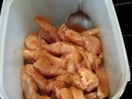 Rezept: Hähnchenstreifen in Chilimarinade mit Paprika und Basmati Bild Nr. 3 Hähnchenstreifen in Chilimarinade mit Paprika und Basmati - Rezept - Bild Nr. 3