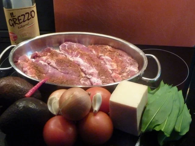 Schweinssteacks mit Avocado-Tomaten überbacken. - Rezept - Bild Nr. 2