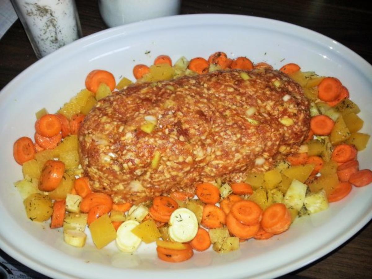 Hackbraten auf Wurzelgemüsebett mit Maispüree - einfach - 119 kcal/100g