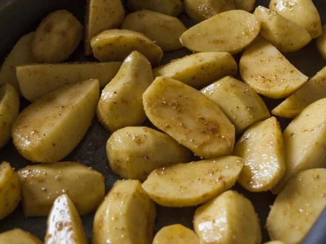 Rezept: Zitronen - Hähnchen mit Ofenkartoffeln Bild Nr. 2 Zitronen - Hähnchen mit Ofenkartoffeln - Rezept - Bild Nr. 2