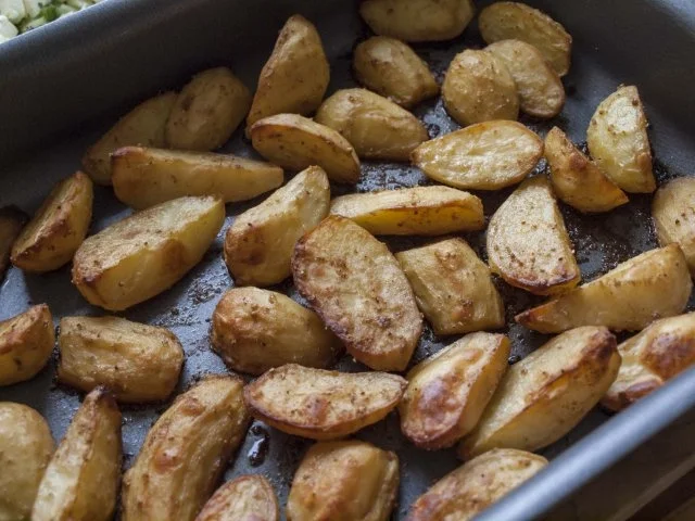 Rezept: Zitronen - Hähnchen mit Ofenkartoffeln Bild Nr. 4 Zitronen - Hähnchen mit Ofenkartoffeln - Rezept - Bild Nr. 4