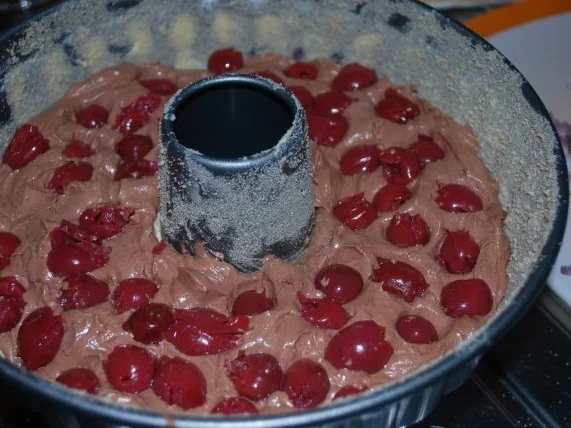 Marmor-Gugelhupf mit Kirschen - Rezept - Bild Nr. 4