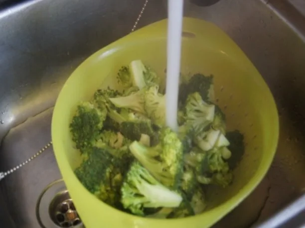 Rindfleischwok mit Brokkoli, Paprika, Sojabohnensprossen und Curryreis - Rezept - Bild Nr. 7