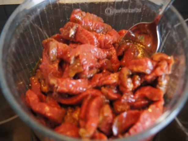 Rindfleischwok mit Brokkoli, Paprika, Sojabohnensprossen und Curryreis - Rezept - Bild Nr. 4