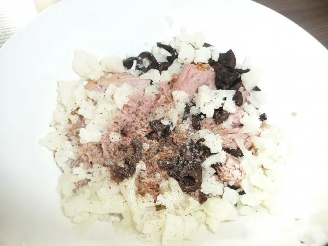 Tunfisch Salat  fein gewürzt mit  Sahne - Meerrettich ! - Rezept - Bild Nr. 3