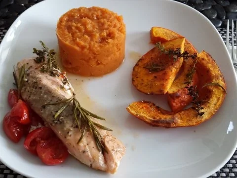 Ofenlachs mit Schmorkürbis und Süßkartoffelpüree - Rezept