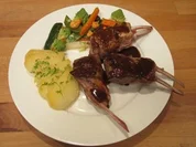 "Belämmert in Leipzig" - Lammkoteletts in Rotweinjus mit Leipziger Allerlei - Rezept