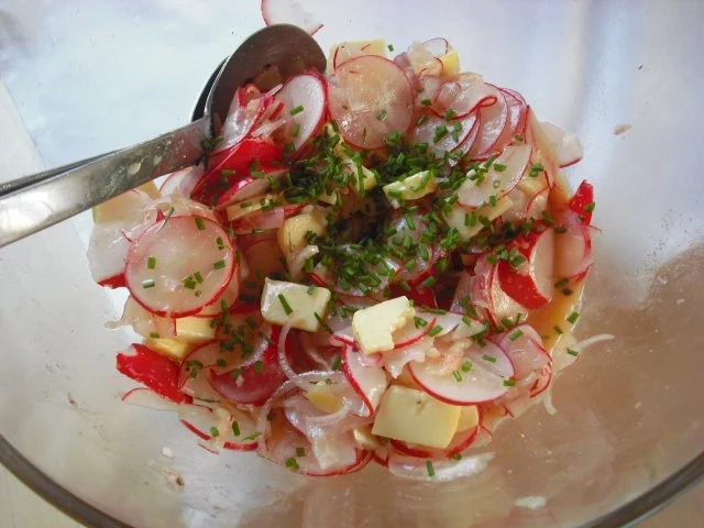 Rezept: Käsesalat mit Radieschen Bild Nr. 12 Käsesalat mit Radieschen - Rezept - Bild Nr. 12