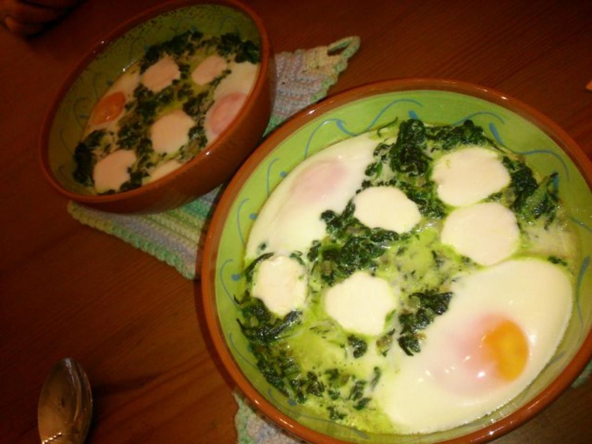 Gebackene Eier in Spinat - Rezept