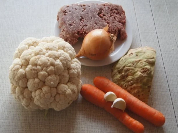 Blumenkohlröschen mit Rinderhack-Gemüsesauce - Rezept - Bild Nr. 2