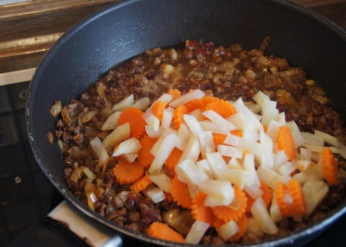 Blumenkohlröschen mit Rinderhack-Gemüsesauce - Rezept - Bild Nr. 13