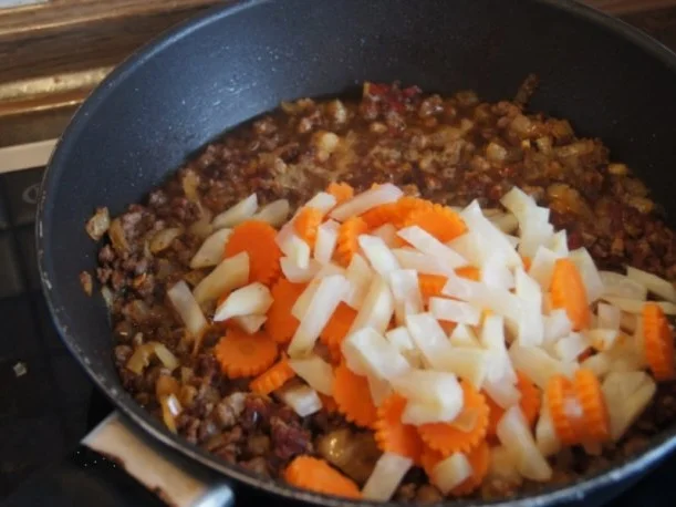 Blumenkohlröschen mit Rinderhack-Gemüsesauce - Rezept - Bild Nr. 13