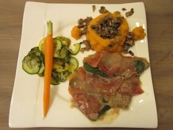 Saltimbocca in Weißweinsoße, Süßkartoffel-Türmchen gefüllt mit Champignons & Gemüse - Rezept