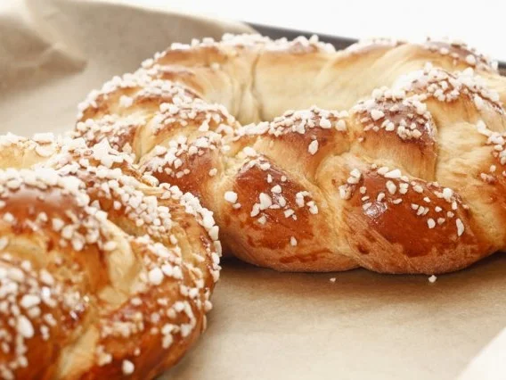 Hefe-Zöpfe mit Mohn- und Marzipan-Füllung - Rezept - Bild Nr. 2