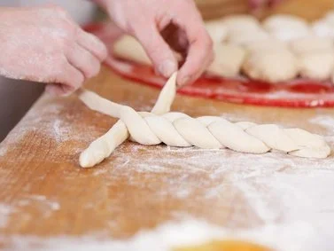 Hefe-Zöpfe mit Mohn- und Marzipan-Füllung - Rezept - Bild Nr. 4