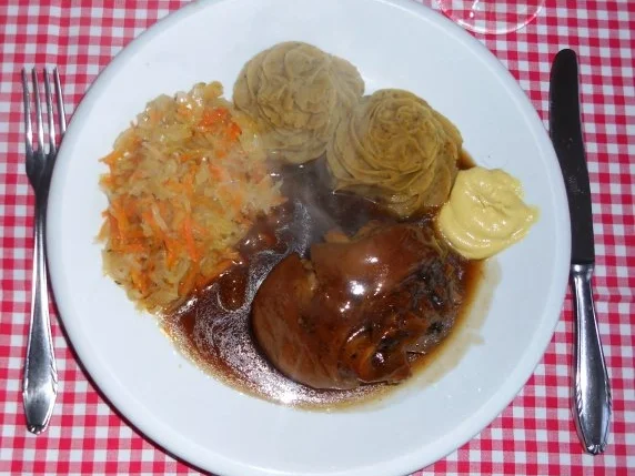 "Oma-Friede`s"- Geschmorte Schwein`s-Kniebeine (Rzpt. um 1885) - Rezept - Bild Nr. 2