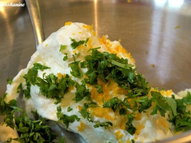 Gefüllte Bouletten mit Kräuterdip - Rezept - Bild Nr. 4