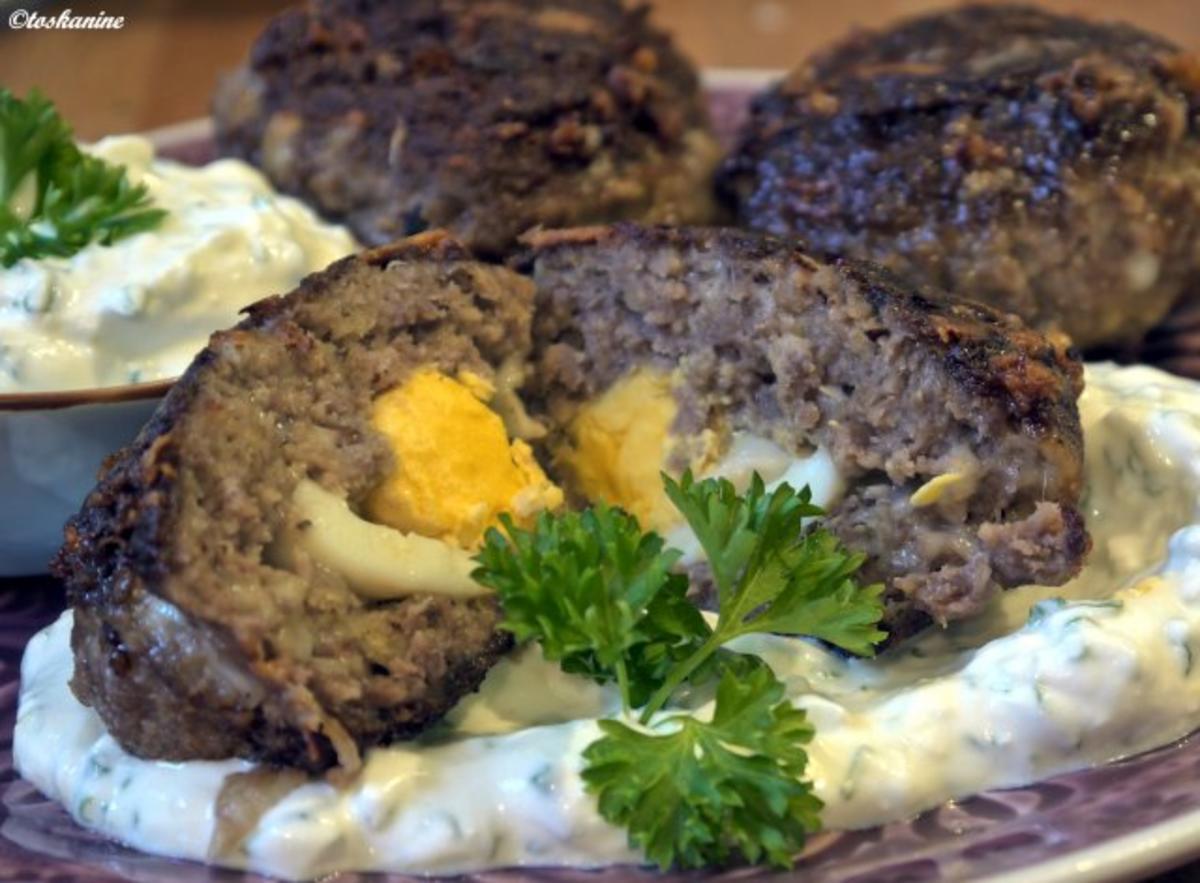 Gefüllte Bouletten mit Kräuterdip - Rezept