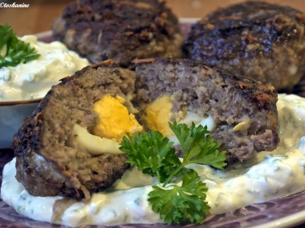 Gefüllte Bouletten mit Kräuterdip - Rezept
