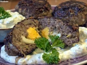 Gefüllte Bouletten mit Kräuterdip - Rezept