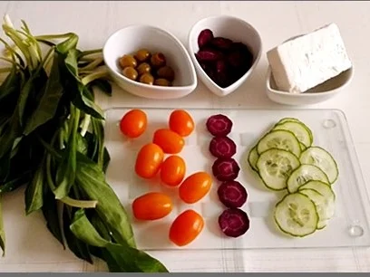 Junger Bärlauch Salat mit Fetakäse und Dressing dazu - Rezept - Bild Nr. 4