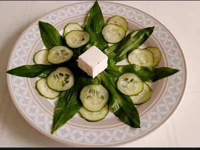 Junger Bärlauch Salat mit Fetakäse und Dressing dazu - Rezept - Bild Nr. 10