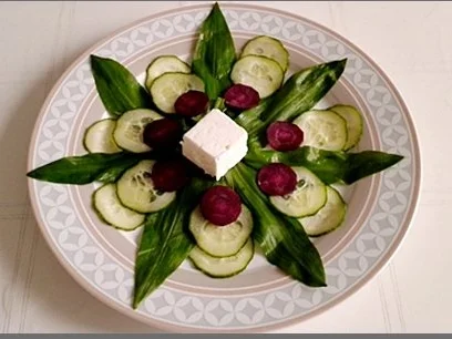 Junger Bärlauch Salat mit Fetakäse und Dressing dazu - Rezept - Bild Nr. 11