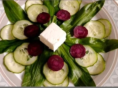 Junger Bärlauch Salat mit Fetakäse und Dressing dazu - Rezept - Bild Nr. 12