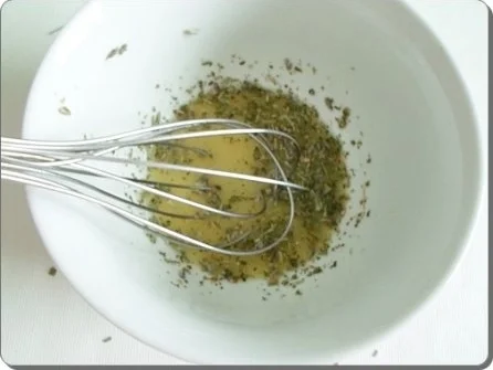 Junger Bärlauch Salat mit Fetakäse und Dressing dazu - Rezept - Bild Nr. 18