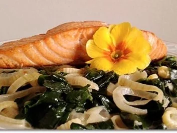 Rezept: Gebratenes Lachsfilet auf Spinatbett Bild Nr. 2 Gebratenes Lachsfilet auf Spinatbett - Rezept - Bild Nr. 2