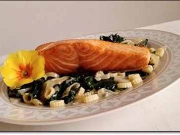 Rezept: Gebratenes Lachsfilet auf Spinatbett Bild Nr. 3 Gebratenes Lachsfilet auf Spinatbett - Rezept - Bild Nr. 3
