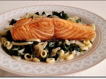 Rezept: Gebratenes Lachsfilet auf Spinatbett Bild Nr. 20 Gebratenes Lachsfilet auf Spinatbett - Rezept - Bild Nr. 20