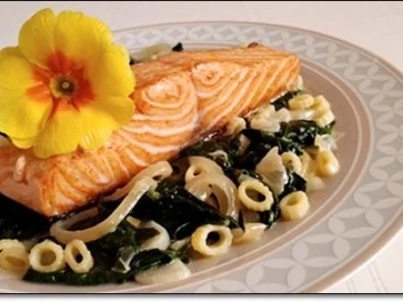 Rezept: Gebratenes Lachsfilet auf Spinatbett Bild Nr. 22 Gebratenes Lachsfilet auf Spinatbett - Rezept - Bild Nr. 22