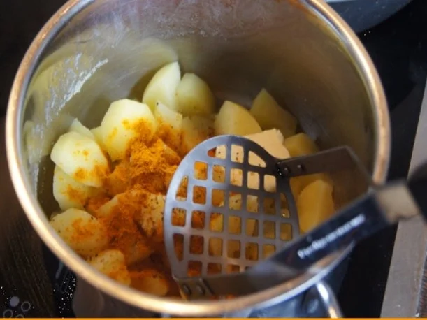 Wolfbarschfilet mit Kohlrabirahmgemüse und Currykartoffelstampf - Rezept - Bild Nr. 8